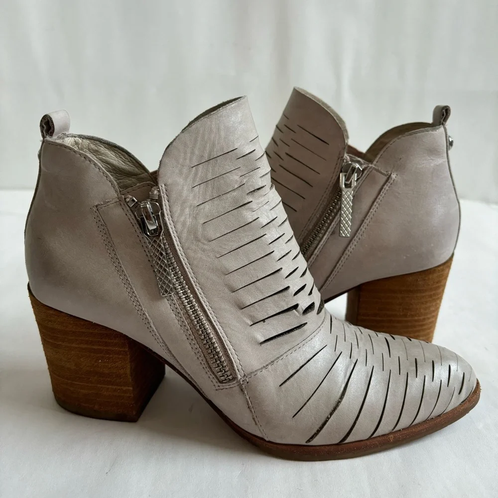 Donald J Pliner Elton Leather Cut Out Ankle Boots Pale Pink Gray Size 6M